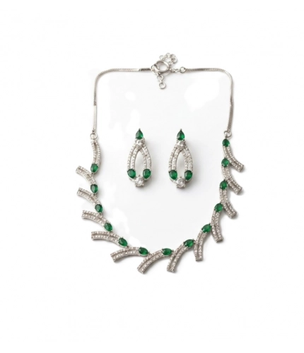 Generic Women's Brass Silver Plated Necklace set (Green)