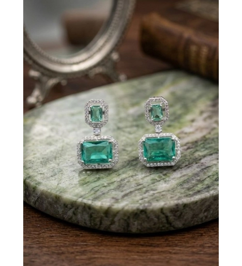 Generic Women's Brass Silver Plated Drop Earrings (Green)