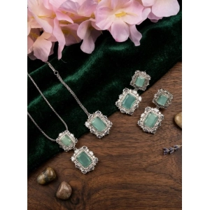 Generic Women's Brass Silver Plated Pendant Set (Mint)
