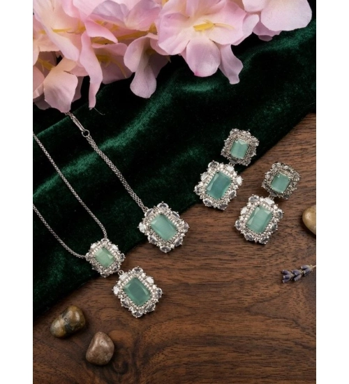 Generic Women's Brass Silver Plated Pendant Set (Mint)