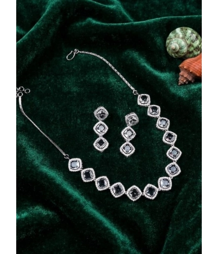 Generic Women's Brass Silver Plated Necklace set (White)