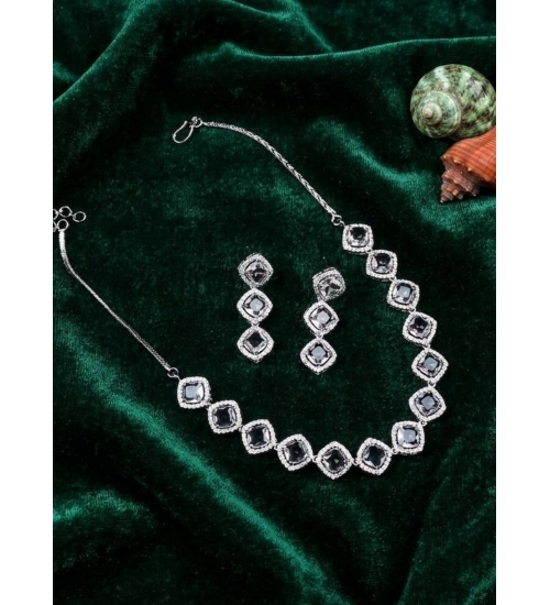 Generic Women's Brass Silver Plated Necklace set (White)