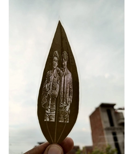 Generic Custom Portrait on Natural Leaf – Friendship