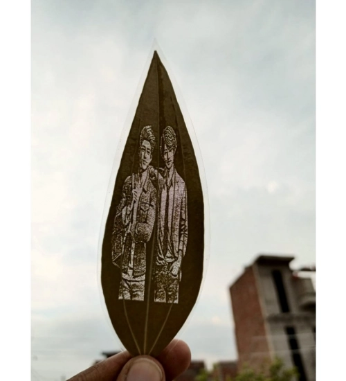 Generic Custom Portrait on Natural Leaf – Friendship