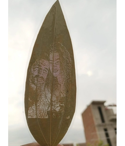 Generic Custom Couple Portrait Engraved on Natural Leaf – Personalized Romantic Leaf Art Gift