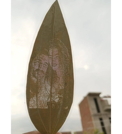 Generic Custom Couple Portrait Engraved on Natural Leaf – Personalized Romantic Leaf Art Gift