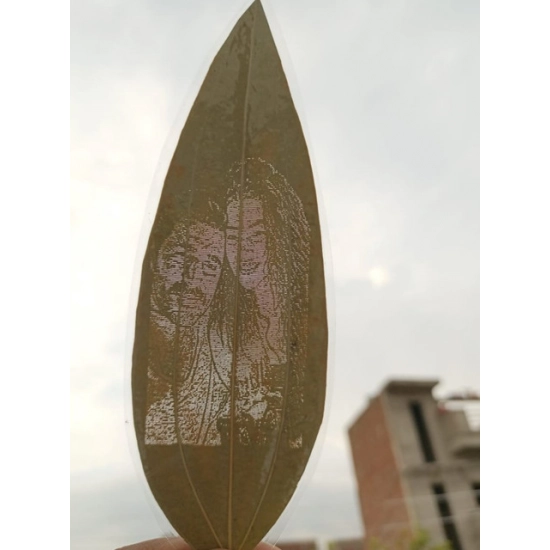 Generic Custom Couple Portrait Engraved on Natural Leaf – Personalized Romantic Leaf Art Gift Generic Custom Couple Portrait Engraved on Natural Leaf – Personalized Romantic Leaf Art Gift