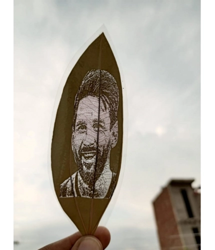 Generic Custom Portrait Leaf Picture – Personalized Engraved Artwork on Natural Leaf