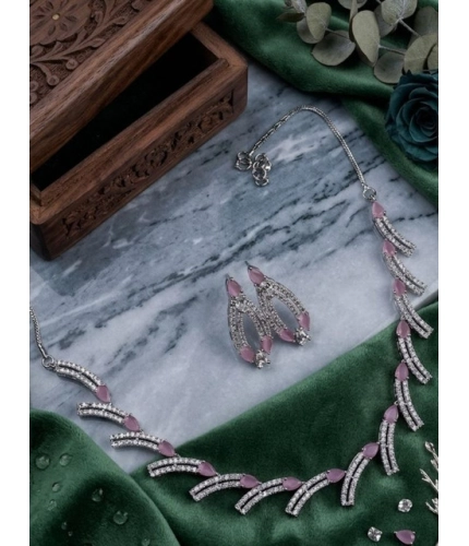 Generic Women's Brass Silver Plated Necklace set (Pink)