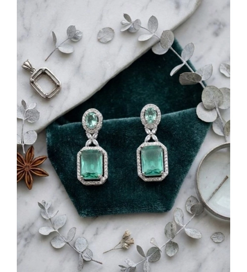 Generic Women's Brass Silver Plated Drop Earrings (Green)
