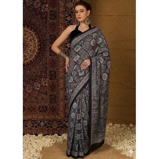Generic Women's Crepe Printed Saree With Unstitched Blouse 5.5Mtr (Black) Generic Women's Crepe Printed Saree With Unstitched Blouse 5.5Mtr (Black)