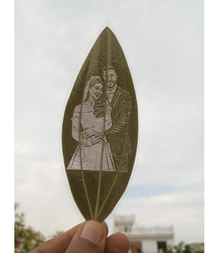 Generic Custom Engraved Leaf Art – Couple Portrait on Natural Leaf