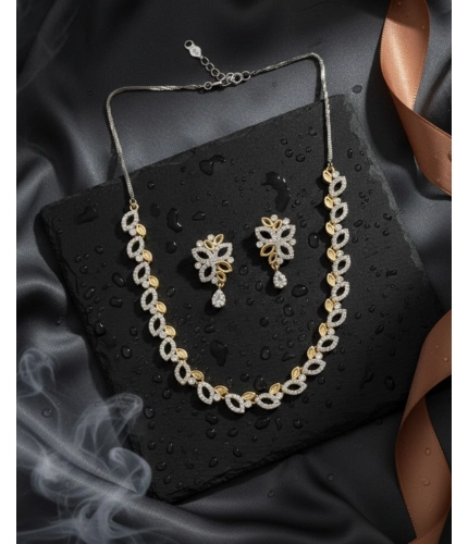 Generic Women's Brass Silver Plated Necklace set (Silver)