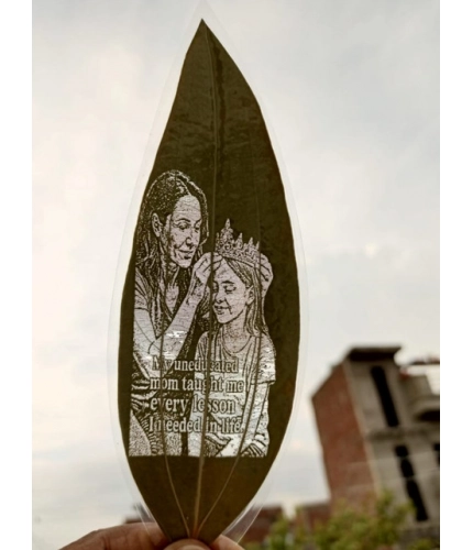 Generic Custom Mother And Daughter Leaf Art – Personalized Engraved Portrait on Natural Leaf
