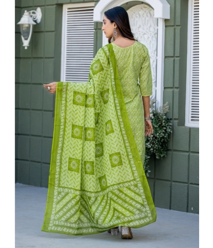 Generic Women's Cotton Blend Printed Kurti With Pant Dupatta Set (Parrot)