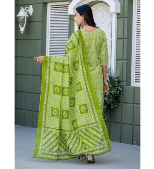 Generic Women's Cotton Blend Printed Kurti With Pant Dupatta Set (Parrot)