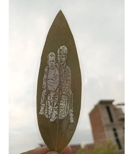 Generic Custom Engraved Leaf Art – Parent And Child Portrait on Natural Leaf