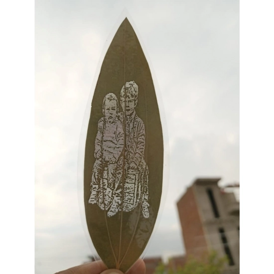 Generic Custom Engraved Leaf Art – Parent And Child Portrait on Natural Leaf
